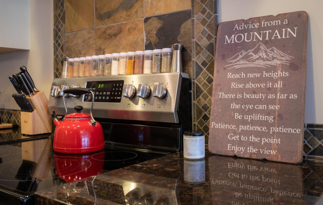 Misty Mountain- Premium 2 Bedroom Mountain View แคนมอร์ ภายนอก รูปภาพ