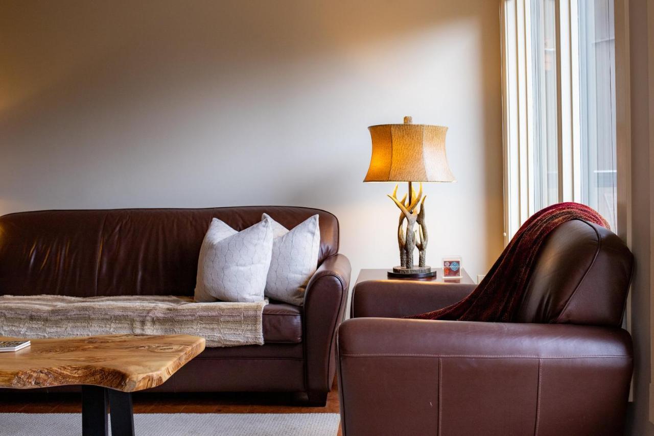 Misty Mountain- Premium 2 Bedroom Mountain View แคนมอร์ ภายนอก รูปภาพ