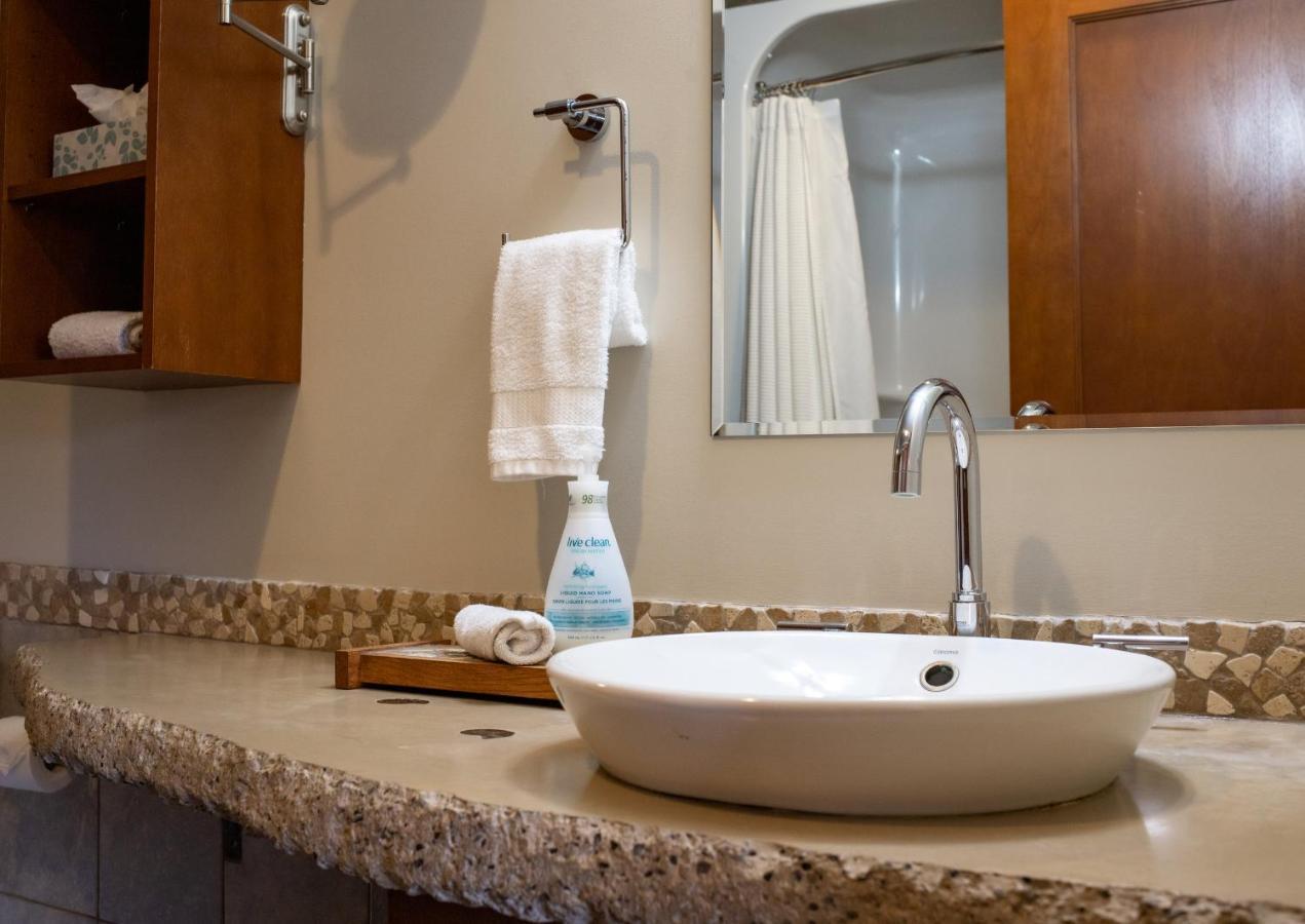 Misty Mountain- Premium 2 Bedroom Mountain View แคนมอร์ ภายนอก รูปภาพ