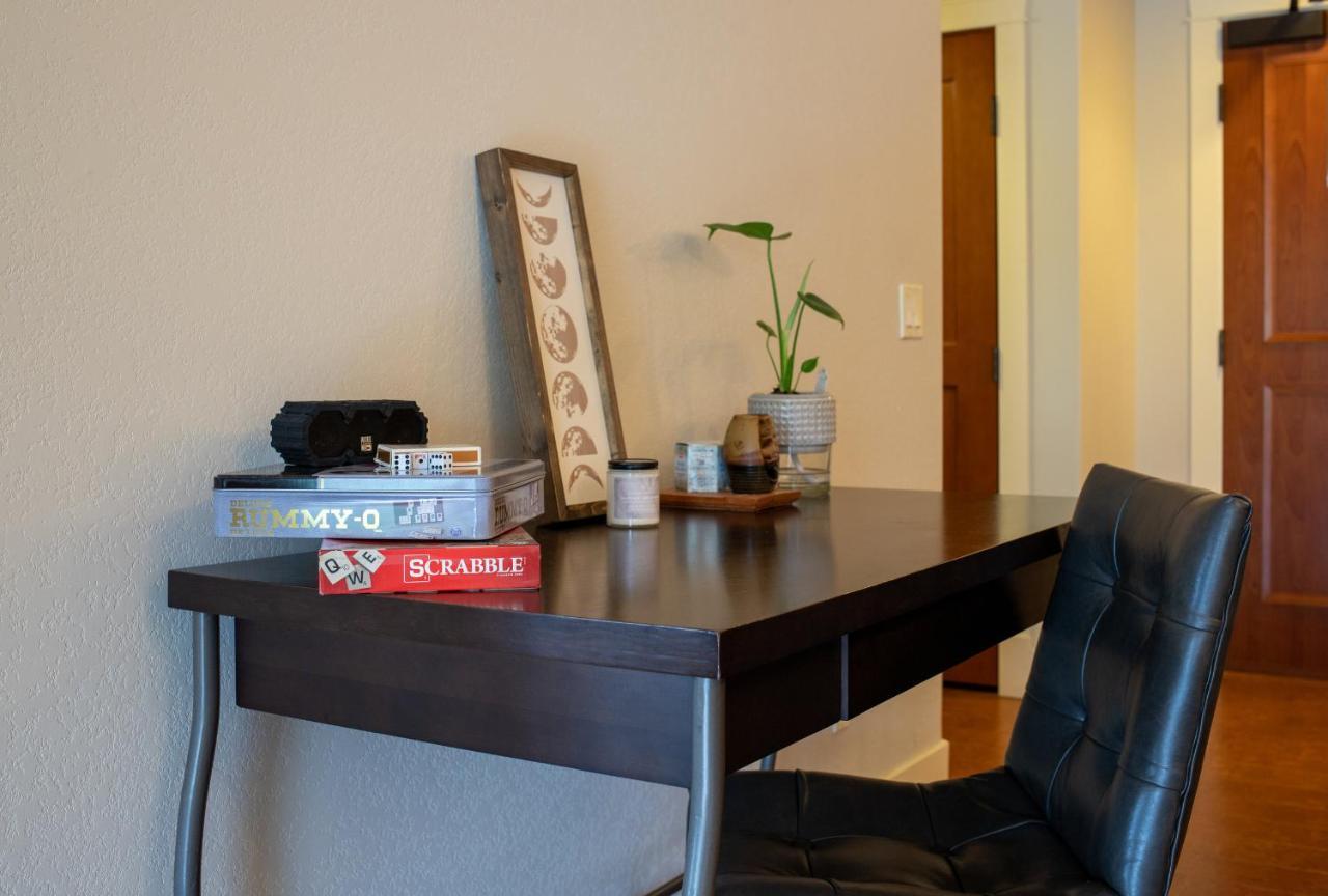 Misty Mountain- Premium 2 Bedroom Mountain View แคนมอร์ ภายนอก รูปภาพ
